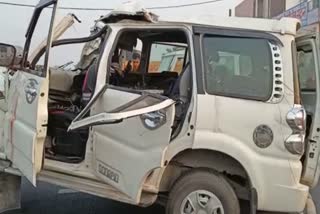 eight died in agra road accident