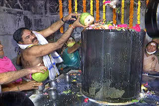 minister errabelli dayakar rao at shivaratri celebrations at 1000 pillar temple