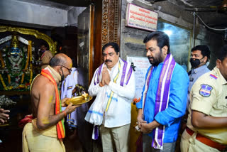 minister errabelli  dayakar rao visited inavolu sri mallikarjuna swamy temple in warangal rural district