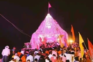 devotees gathered at matangeshwar mandir in khajuraho