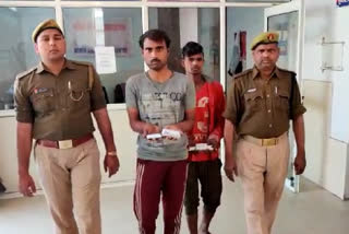 police arrested two gambler in noida