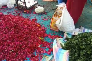 no-sales-even-on-mahashivaratri-in-outer-delhi-phool-mandi