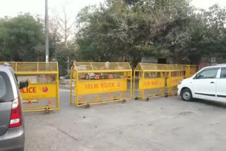 police closed road in rohini delhi