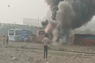 fire incidents in noida  fire in bus  buses got fire in noida  fire incident in bus  नोएडा में भीषण आग  बस में आग नोएडा  नोएडा में बस में भीषण आग