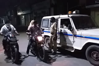 Three-day public curfew begins in Jalgaon