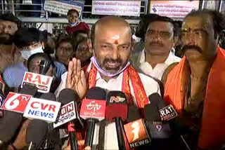 Vemulawada Sri Rajarajeshwara Swamy was visited by the family of BJP state president Bandi Sanjay