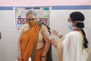Corona vaccine will be given to Panchayat level public representatives from today