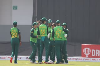 ndia lose an early wicket after South Africa opt to field in the third ODI!