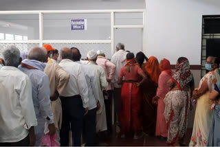 Health workers are applying corona vaccine before their people, chhindwara news, pandhurna news, corona vaccine