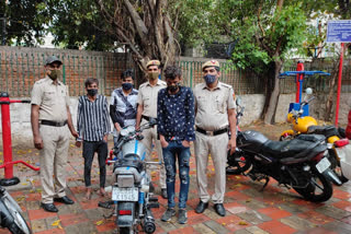 Delhi Police arrests three people in a case of Snatching