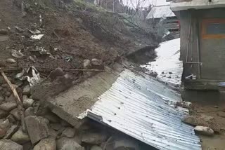 بانڈی پورہ: زمین کھسکنے کے سبب رہائشی مکان کو نقصان