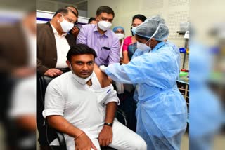 Minister Dr. Sudhakar get Kovid vaccine