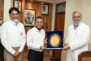 CM Bhupesh Baghel honored Sunil Gavaskar in raipur