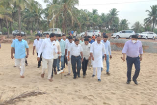 Minister S. Angara visits the coastal permanent relief work area