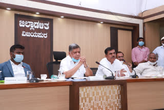 Minister Jagdish Shettar  meeting with Various officers of the Industry department