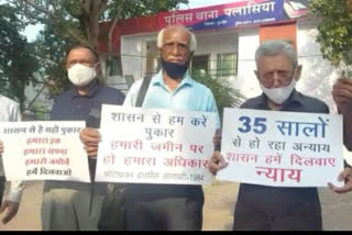 Elders reached police station