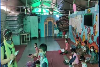 ngo-teaching-children-in-shelter-home-in-delhi