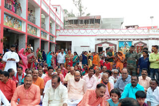 maryada ceremony being performed at basukinath temple dumka