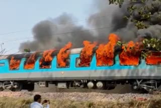 fire in delhi dehradun express near kanras