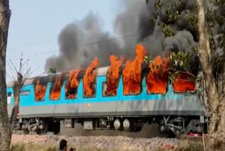 Fire breaks out in Shatabdi Express in Uttarakhand  ഷോർട്ട് സർക്യൂട്ട്  Shatabdi Express in Uttarakhand  Shatabdi Express  Fire  Fire in Shatabdi Express  ശതാബ്‌ധി എക്‌സ്‌പ്രസിൽ തീപിടിത്തം  ശതാബ്‌ധി എക്‌സ്‌പ്രസ്  തീപിടിത്തം  തീ  short circuit  ഡൽഹി-ഡെറാഡൂൺ  ഡൽഹി  ഡെറാഡൂൺ  delhi  dehradun  ഡിജിപി അശോക് കുമാർ  dgp  dgp ashok kumar  ഡിജിപി