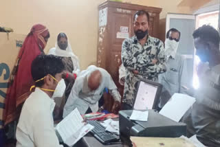 people-gathered-in-the-camp-to-make-ayushman-card