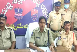 thief-gang-arrested-those-who-are-theft-batteries-in-kamareddy-district