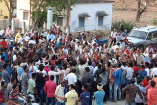 Villagers blocked road due to demands Death penalty for Killer of young woman