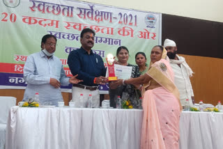 Municipal Corporation employees honored for swachhata campaign