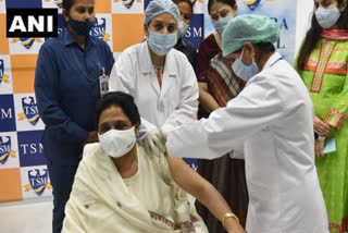 മായാവതി  കൊവിഡ് വാക്‌സിൻ  ബിഎസ്‌പി  mayawati gets vaccinated