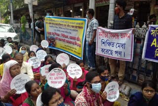 agitation of waiting teacher recruitment candidates