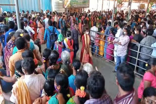 Vadapalli Venkateswaraswamy Temple is crowded with devotees