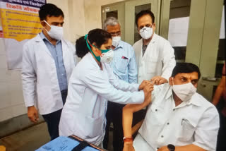 Higher Education Minister Dr. Yadav taken Corona vaccine