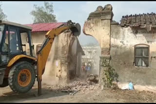 gandhi-hostel-demolished