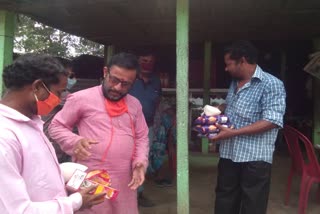 BJP distributed food items in Raiganj