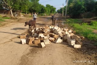 Accused absconded by putting stones in the way