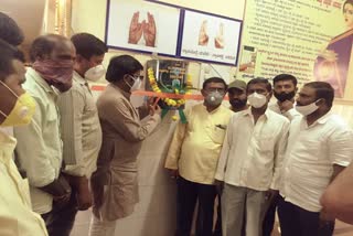Sensor sanitizer machine gifted to Nalatavada government hospital