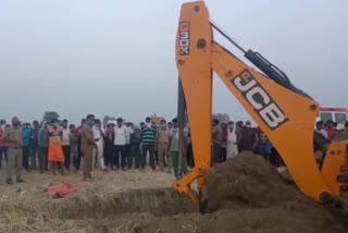 deep borewell borewell Uttar Pradesh Hardoi Boy fall into borewell Uttar Pradesh 3-year-old dies after falling in 20-feet deep borewell in Uttar Pradesh കുഴൽക്കിണറിൽ വീണ മൂന്ന് വയസുകാരൻ മരിച്ചു കുഴൽക്കിണർ ഉത്തർപ്രദേശ് ഹാർദോയ് ജില്ല 3 year old falls borewell borewell