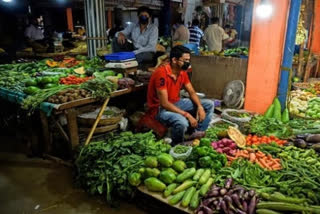 Farmers selling off-season vegetables in bulk in Himachal Pradesh.