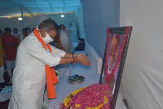 Kailash vijayvargiya attended death of vd sharma father
