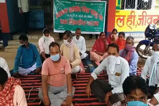 Unorganized workers protested in Deoghar