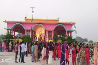 crowds of devotees in kushmanda devi temple