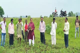 Former MLA checked damaged crop in villages of dewas