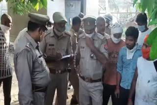 घटनास्थल पर पहुंची पुलिस