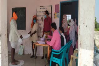 Veteran distributing mosquito nets