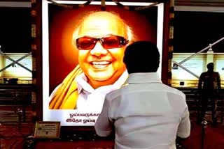 mk-stalin-went-to-karunanidhi-memorial-with-his-family