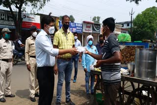 Masks and gloves distributed to shopkeepers, warning of fraudulent action