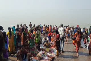 crowds of devotees on ganga ghats on occasion of dhanteras