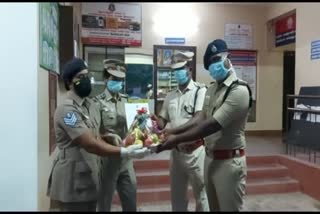  Sp Vijayakumar Received Lady Police In Vaniyambadi