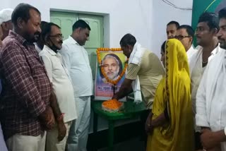 rjd workers paid tribute to raghuvansh babu