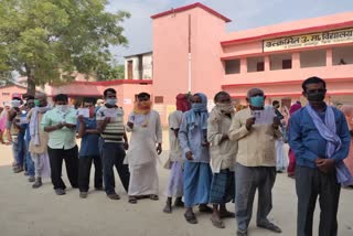 voting delayed due to fault of evm machine at paroria booth center 